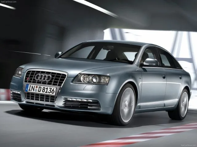 Audi S6 5.2 V10 Quattro (tiptronic)