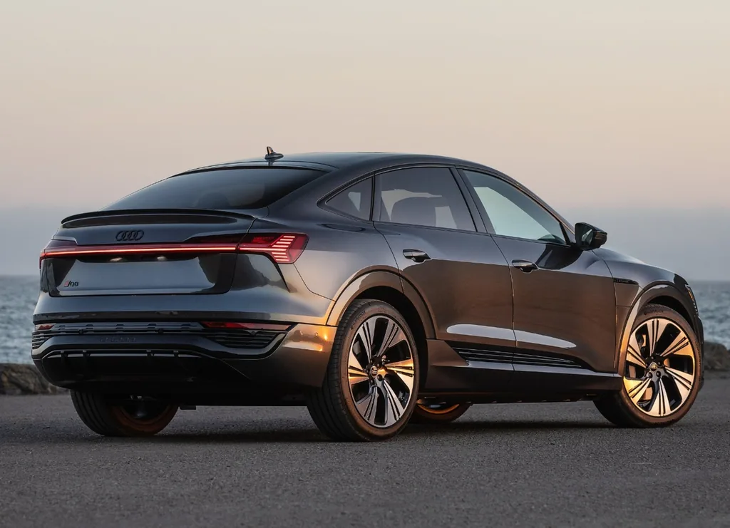 Audi Q8 E-tron Sportback 114 KWh Performance Black Quattro 114kwh bev auto edition launch