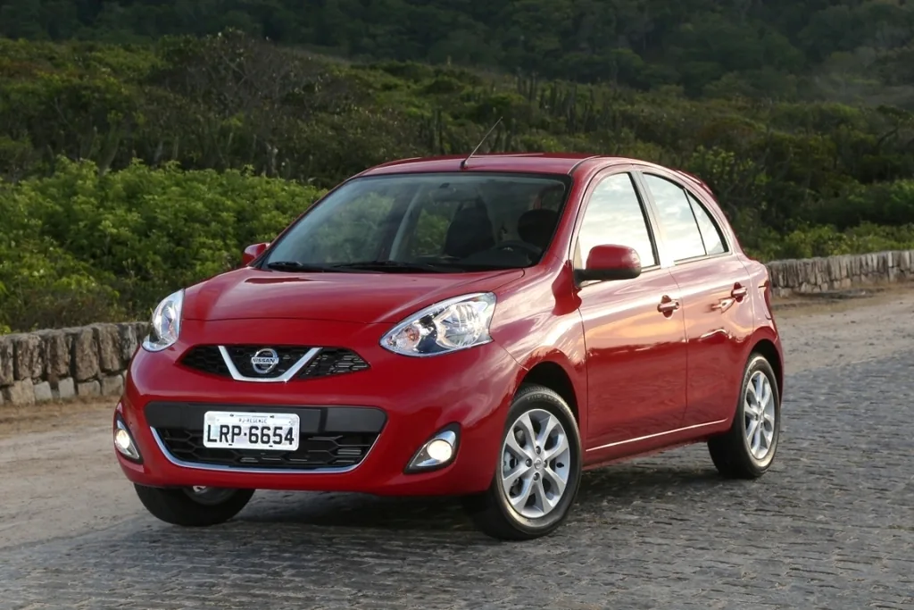 Nissan March 1.6 16V SV (Flex)