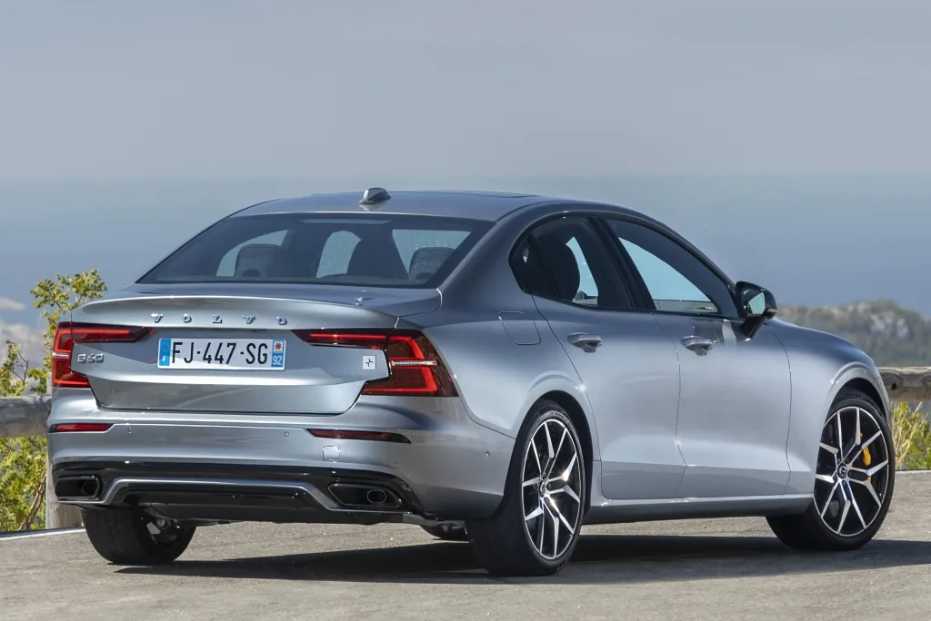 Volvo S60 2.0 T8 Recharge R-Design Auto 4WD at phev