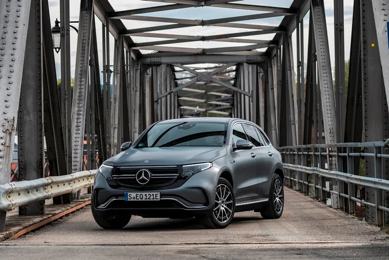 Mercedes-Benz EQC 80kWh EQC 400 AMG Line 4MATIC bev at