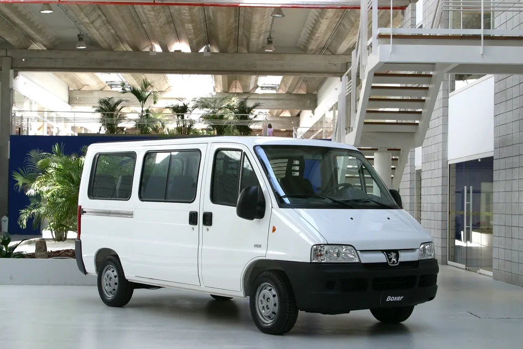 Peugeot Boxer 2.3 HDI 330 15 Lugares