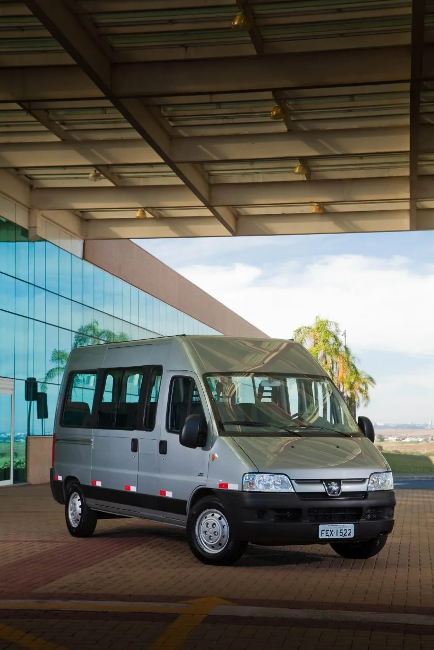Peugeot Boxer 2.3 HDI Longo 350 15 Lugares TE