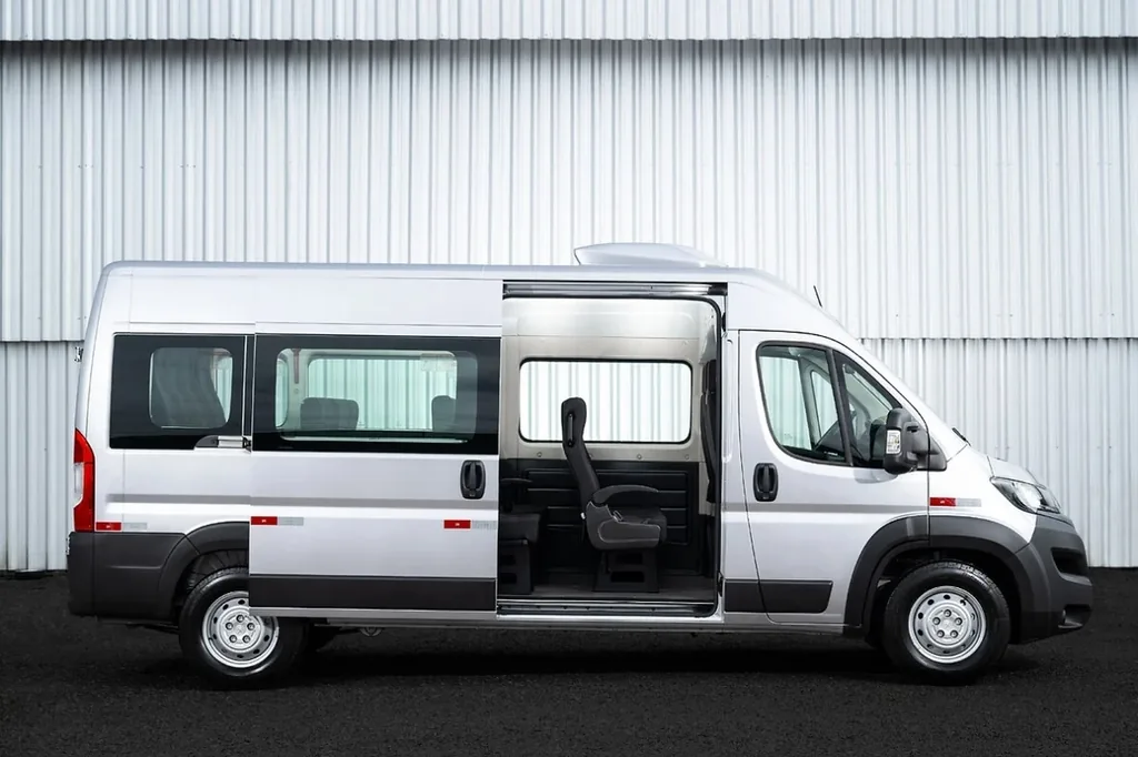 Peugeot Boxer 2.2 BlueHDI Minibus Luxo 16L l3h2