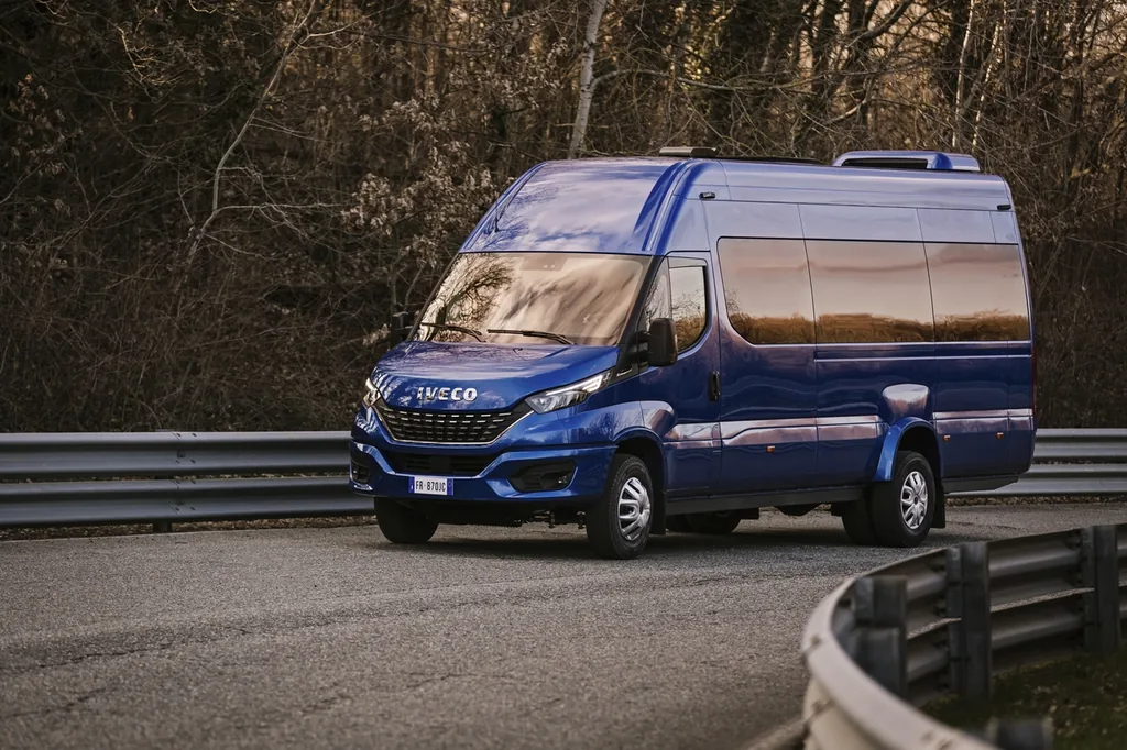 Iveco Daily 3.0 50-180 Minibus Turis 4100 turismo -