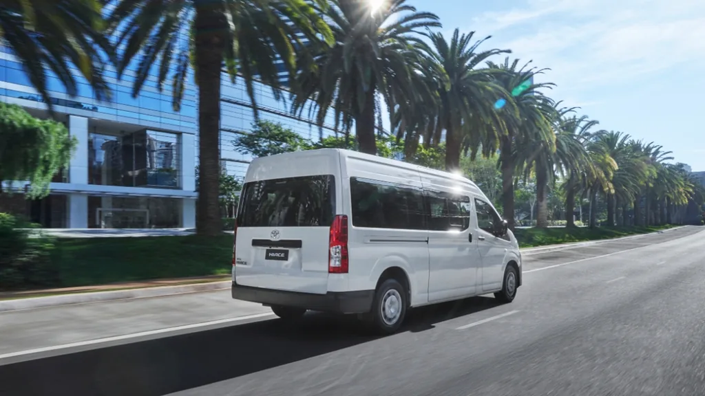 Toyota Hiace 2.8 DX Minibus 15+1 Auto tdi