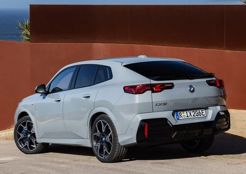 BMW iX2 BEV 66kWh xDrive30 auto xdrive30e m sport