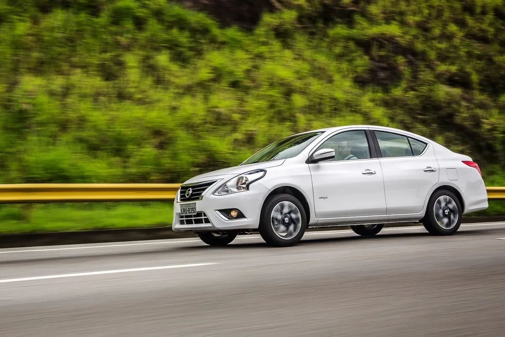 Nissan Versa 1.6 16V Unique CVT (Flex)