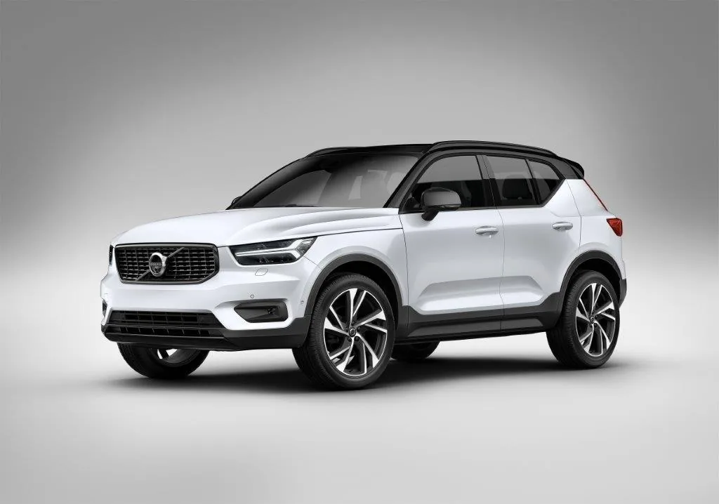 Volvo XC40 2.0 T5 Momentum First Edition AWD