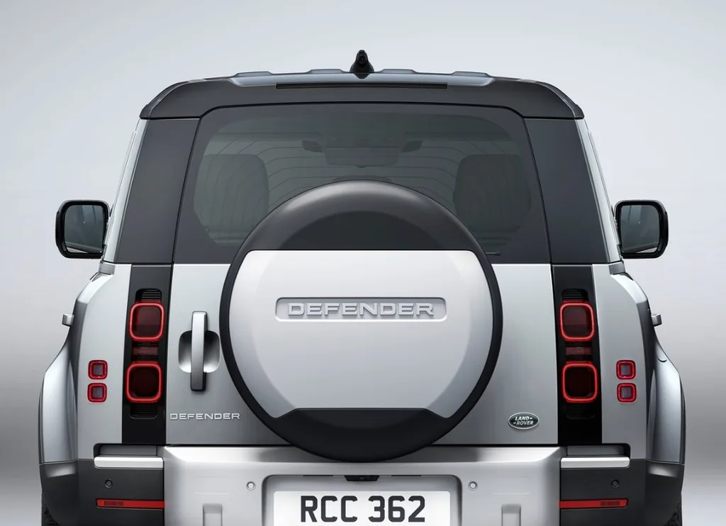 Land Rover Defender 3.0 D300 X 110 Auto 4WD mhev