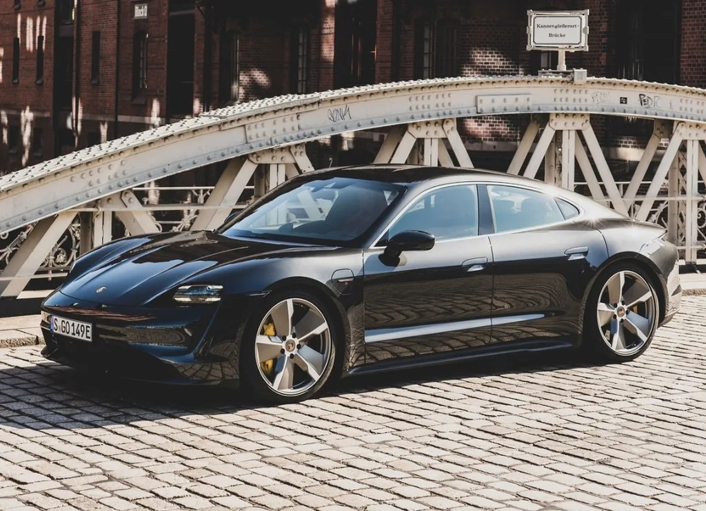 Porsche Taycan 93kWh Turbo S Auto bev