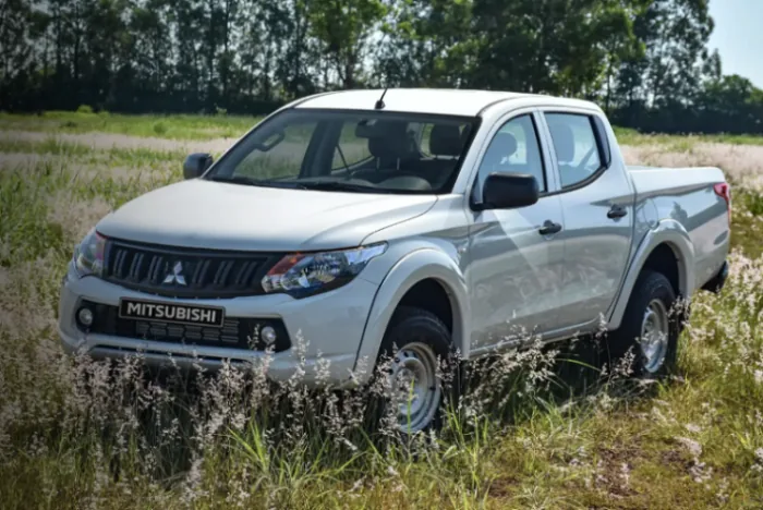 Mitsubishi L200 2.4 D GL 4WD triton